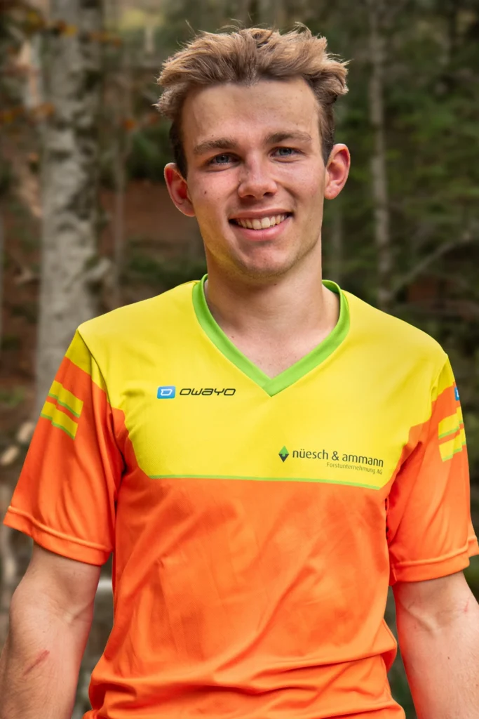Julian Aggeler, dipl. Forstwart EFZ bei der Nüesch & Ammann Forstunternehmung AG